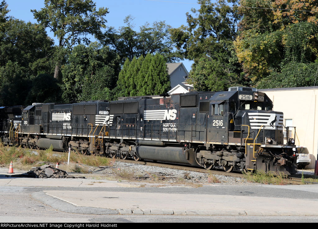 NS 2516 & 2513 head across Fairview Road